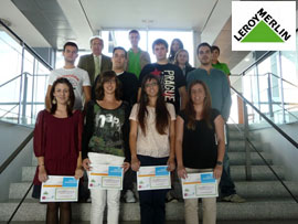 Acto de entrega de diplomas estudiantes en prácticas de la UJI en  Leroy Merlin