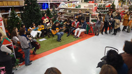 Concierto navideño de guitarra española en Leroy Merlín