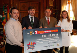 Entrega a Cáritas del cheque solidario del III Maratón Internacional Ciudad de Castellón
