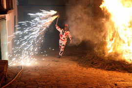 Todolella celebra el sábado la fiesta del fuego con la Santantonada