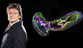 La magia de Pep Bou llega al Teatre Municipal con su espectáculo “Rebufaplanetes”
