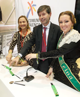 Presentación de la 'Pulsera Magdalenera' en la Feria FITUR