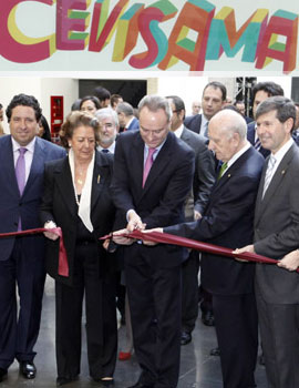 Recorrido del President de la Generalitat, Alberto Fabra, por los stands de CEVISAMA en el día de su inauguración