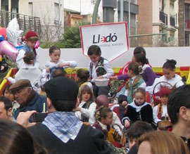 Los alumnos del colegio Lledó en el pregó infantil de la magdalena