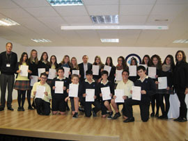 Los alumnos de ESO del colegio San Cristóbal reciben sus diplomas de Cambridge