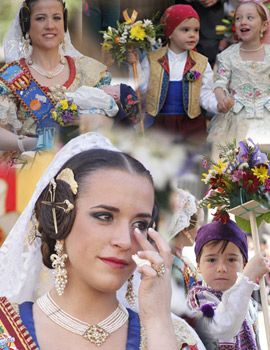 Recorrido por las calles de Burriana en ofrenda floral a la patrona, la Mare de Déu de la Misericòrdia