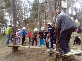 Los niños del colegio Pio XII de Nules disfrutan en Saltapins
