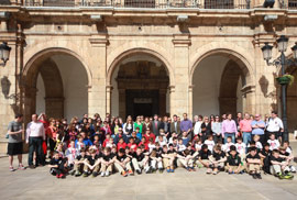 Los equipos partipantes en el 'Primer Toque' visitan el ayuntamiento