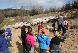 Ares ofrece la ruta del pastoreo a los visitantes