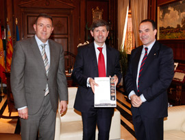 Presentación de la Memoria Anual de Actividades de la Banda Municipal de Castellón al Alcalde