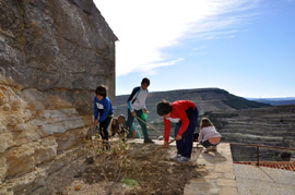 Los niños y niñas de Ares del Maestrat celebran el día del árbol