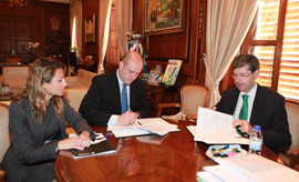 Firma del convenio sobre el uso de las instalaciones deportivas del estadio Castalia con el CD Castellón