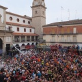 Nules comenzó sus fiestas cuando en la plaza Mayor, las reinas de la Vila, Ángela Vives Casanova y Rosa Martínez Roglá, se llamaron a los vecinos de la localidad a la fiesta en la popular Cridà, en la que han participado cientos de peñistas ansiosos por d