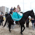 Carrera de caballos y burros