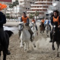 Carrera de caballos y burros