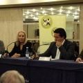 Tots a una veu