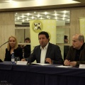 Tots a una veu