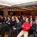 Tots a una veu