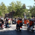 Vuelta a España en vespa con sidecar por los toros de Osborne