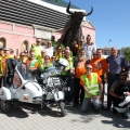 Vuelta a España en vespa con sidecar por los toros de Osborne