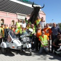 Vuelta a España en vespa con sidecar por los toros de Osborne