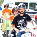 Vuelta a España en vespa con sidecar por los toros de Osborne