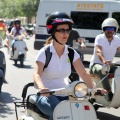 Vuelta a España en vespa con sidecar por los toros de Osborne