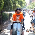 Vuelta a España en vespa con sidecar por los toros de Osborne