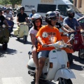 Vuelta a España en vespa con sidecar por los toros de Osborne