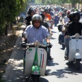 Vuelta a España en vespa con sidecar por los toros de Osborne