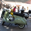 Vuelta a España en vespa con sidecar por los toros de Osborne
