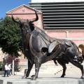 Vuelta a España en vespa con sidecar por los toros de Osborne
