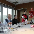 Reunión mesón tapa y cerveza