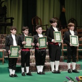 Reina infantil y corte de honor