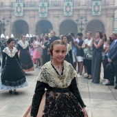 Reina infantil y corte de honor