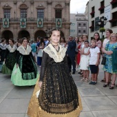 Reina infantil y corte de honor