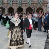 Reina infantil y corte de honor