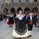 Reina infantil y corte de honor