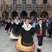 Reina infantil y corte de honor