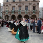 Reina infantil y corte de honor