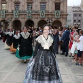 Reina infantil y corte de honor