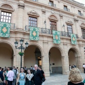 Reina infantil y corte de honor