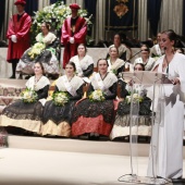 Imposición bandas a la reina de las fiestas y corte de honor