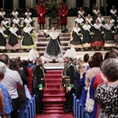 Imposición bandas a la reina de las fiestas y corte de honor