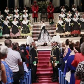 Imposición bandas a la reina de las fiestas y corte de honor