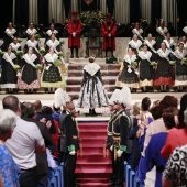 Imposición bandas a la reina de las fiestas y corte de honor