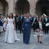 Imposición bandas a la reina de las fiestas y corte de honor