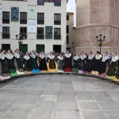 Imposición bandas a la reina de las fiestas y corte de honor