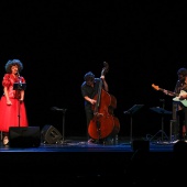 Maria João junto a Carlos Bica