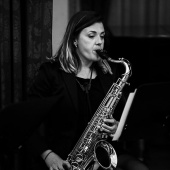 Elle Sax